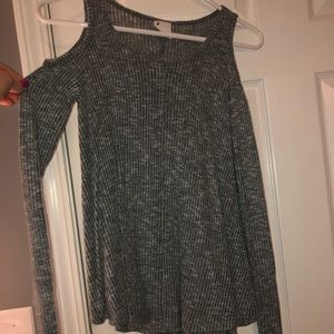 Aeropostale shoulder-cutout flowy gray longsleeve